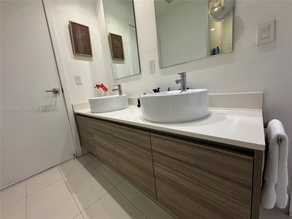 For Sale: $420,000 (1 beds, 1 baths, 607 Square Feet)