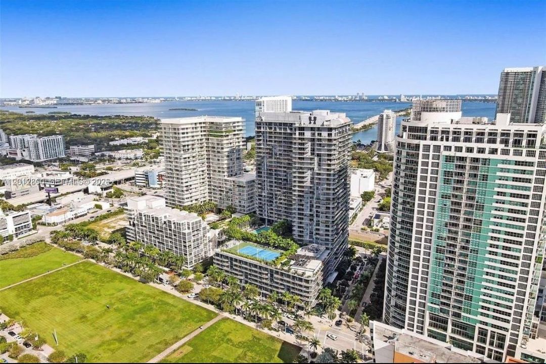 For Sale: $420,000 (1 beds, 1 baths, 607 Square Feet)