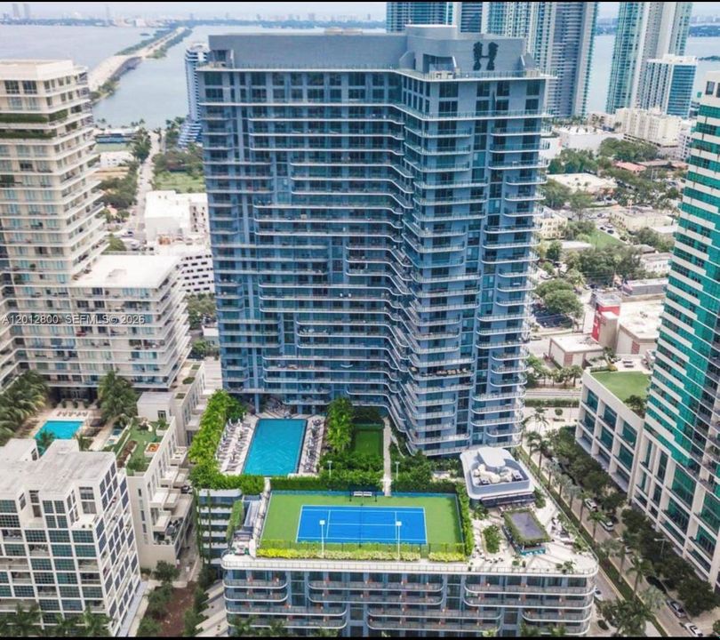 For Sale: $420,000 (1 beds, 1 baths, 607 Square Feet)