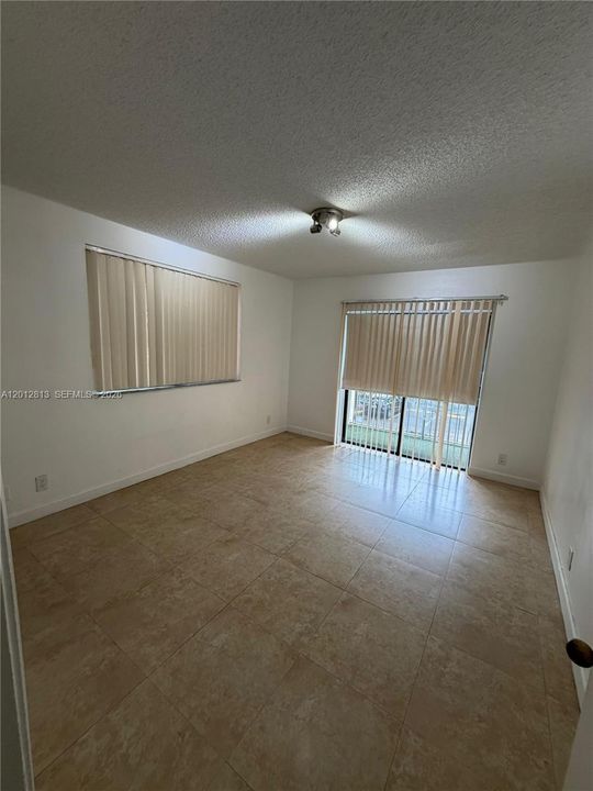 Activo con contrato: $1,950 (1 camas, 1 baños, 710 Pies cuadrados)