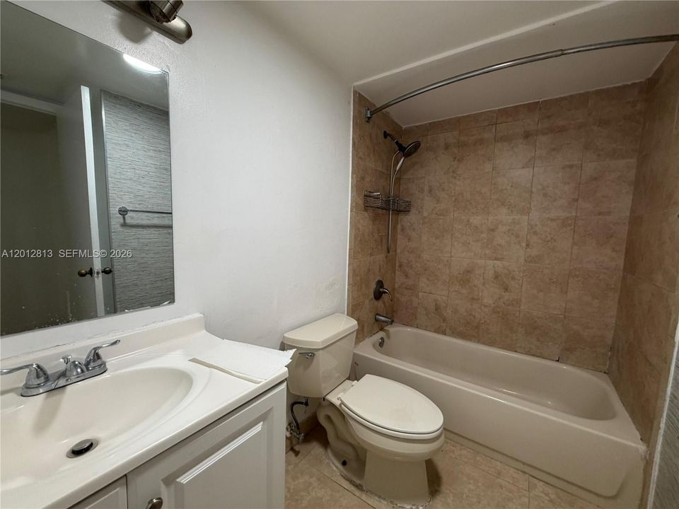 Activo con contrato: $1,950 (1 camas, 1 baños, 710 Pies cuadrados)