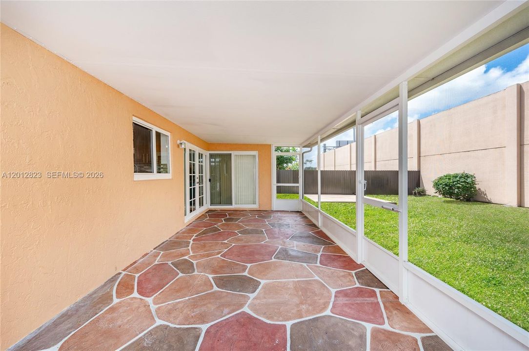 For Sale: $650,000 (4 beds, 3 baths, 1962 Square Feet)