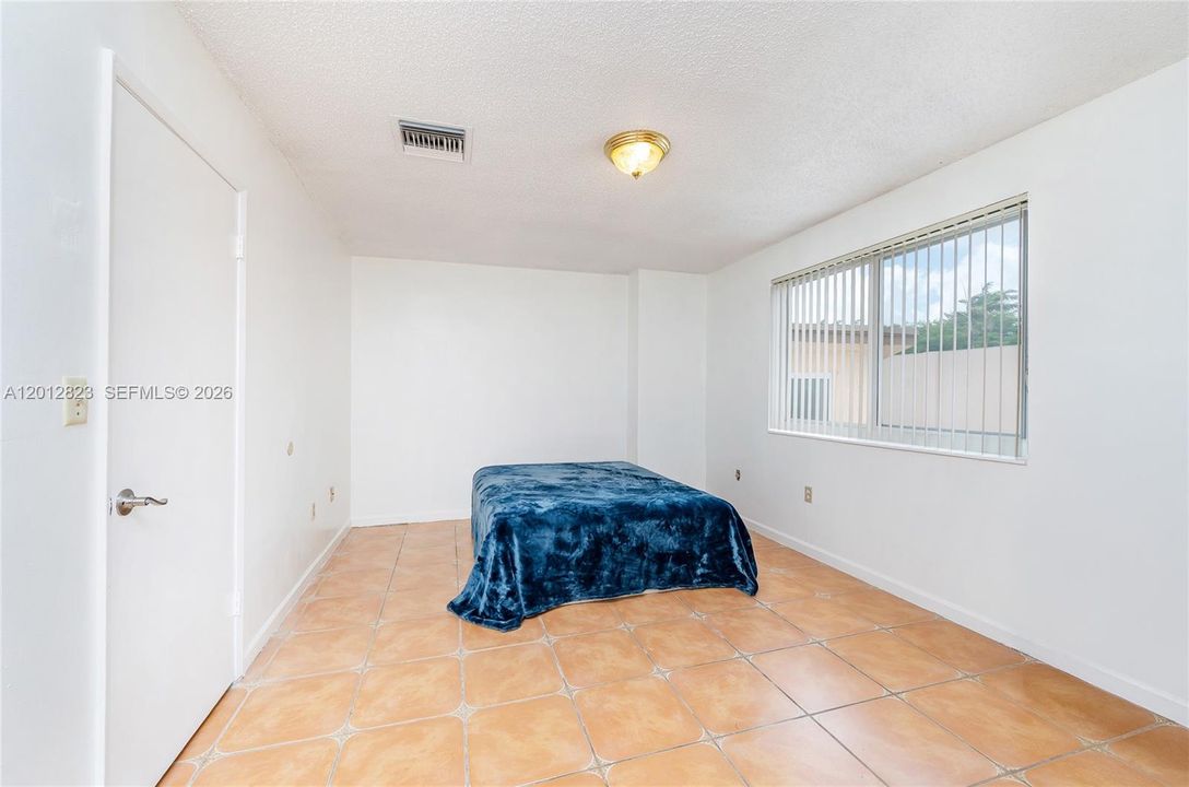 For Sale: $650,000 (4 beds, 3 baths, 1962 Square Feet)