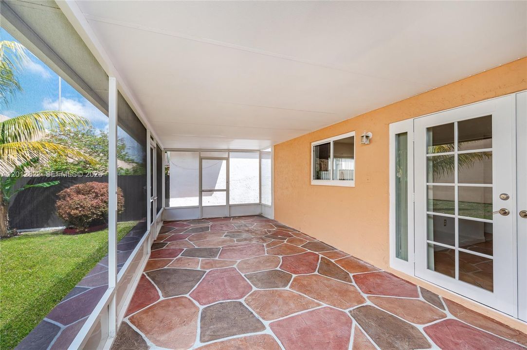 For Sale: $650,000 (4 beds, 3 baths, 1962 Square Feet)