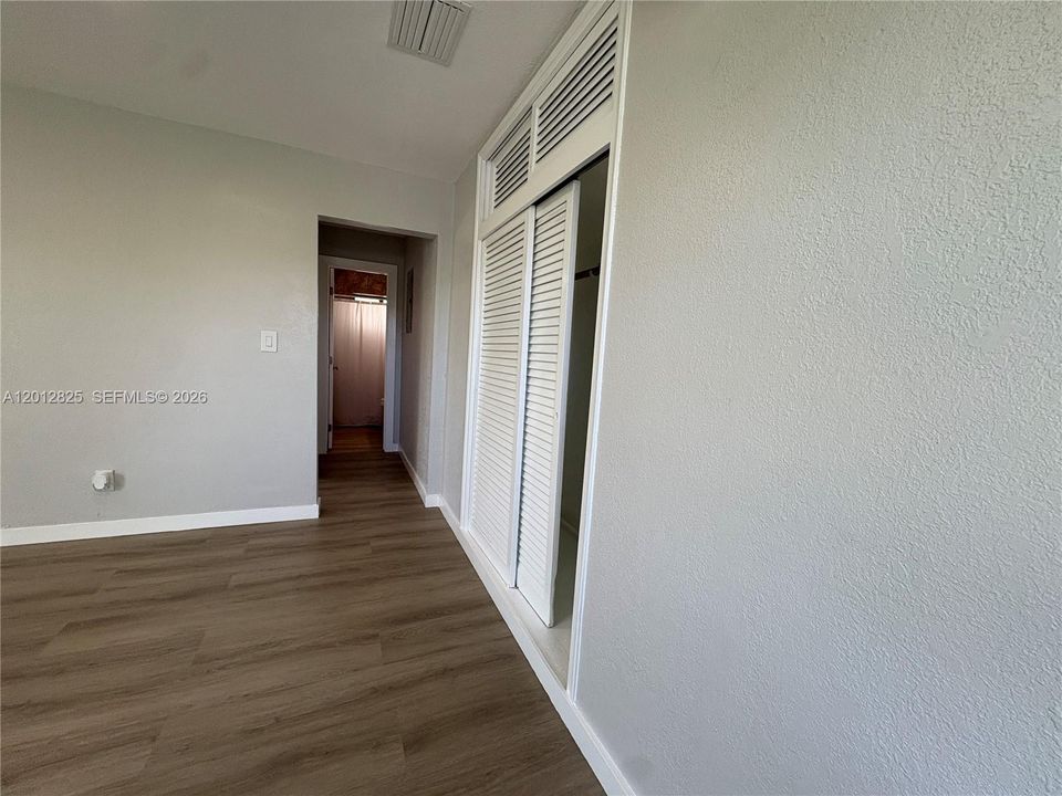 В аренду: $1,800 (1 спален, 1 ванн, 2424 Квадратных фут)