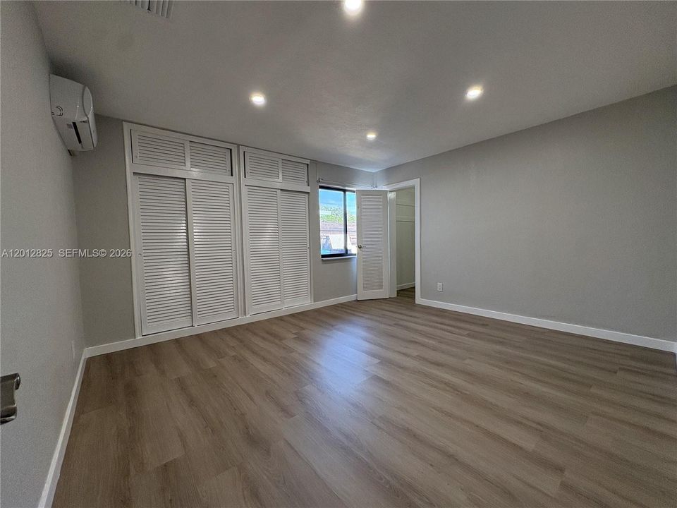 В аренду: $1,800 (1 спален, 1 ванн, 2424 Квадратных фут)