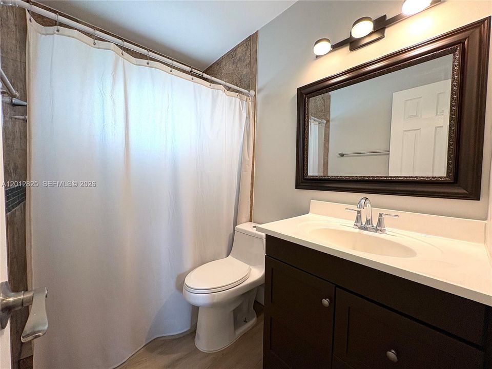 В аренду: $1,800 (1 спален, 1 ванн, 2424 Квадратных фут)