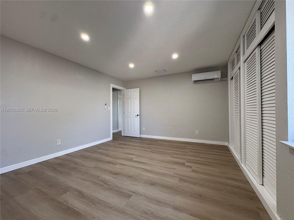 В аренду: $1,800 (1 спален, 1 ванн, 2424 Квадратных фут)
