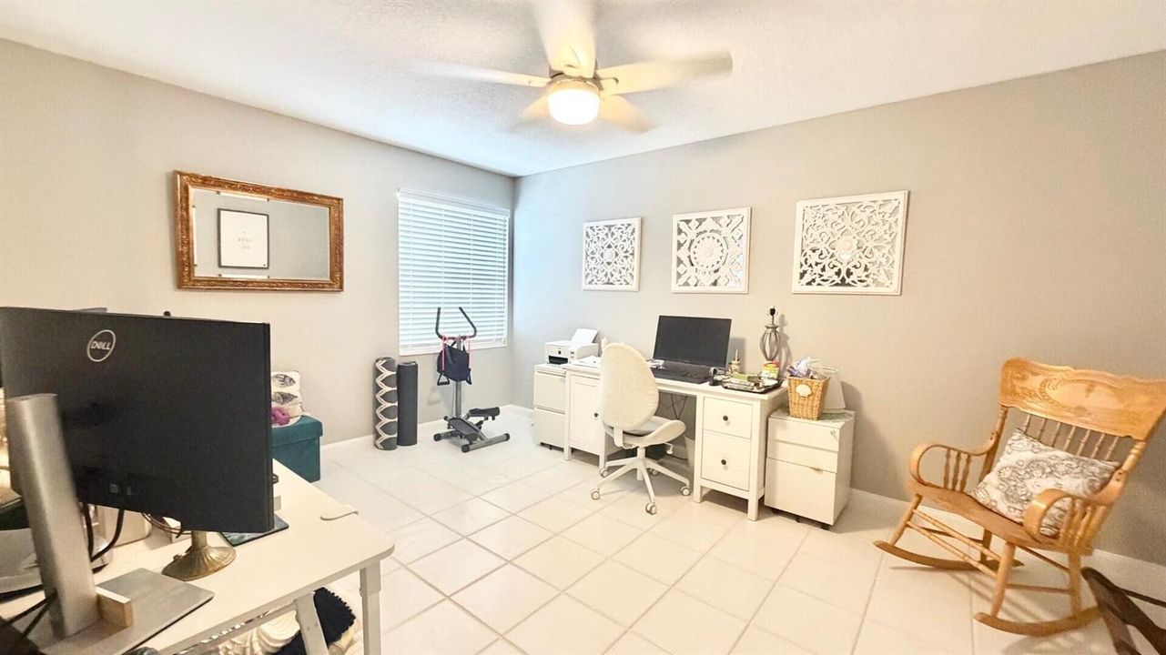 Office/Guest Bedroom