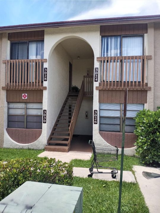 For Sale: $169,900 (2 beds, 2 baths, 800 Square Feet)