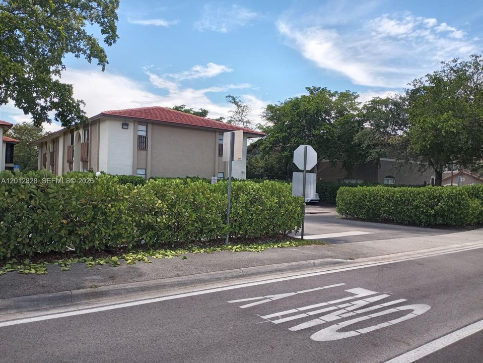 For Sale: $169,900 (2 beds, 2 baths, 800 Square Feet)