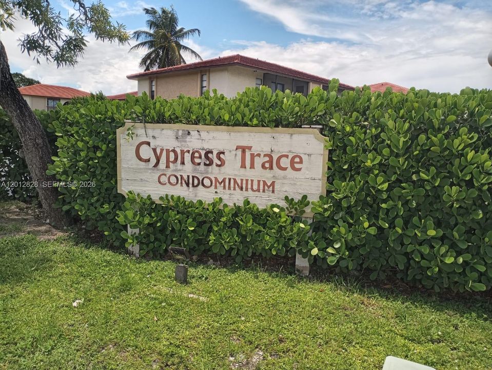 For Sale: $169,900 (2 beds, 2 baths, 800 Square Feet)