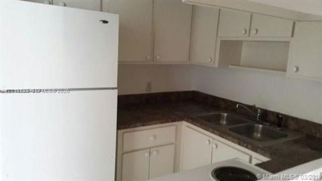 For Sale: $169,900 (2 beds, 2 baths, 800 Square Feet)