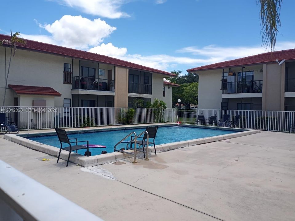 For Sale: $169,900 (2 beds, 2 baths, 800 Square Feet)