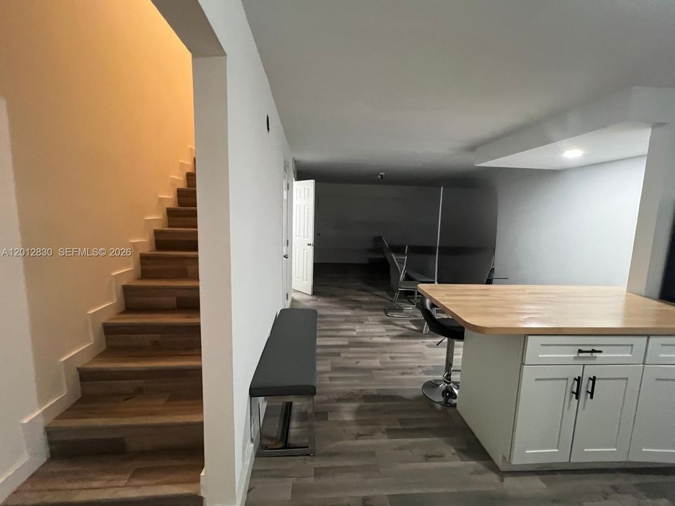 На продажу: $320,000 (2 спален, 1 ванн, 1075 Квадратных фут)