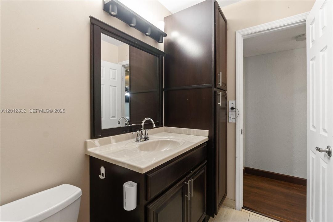 Activo con contrato: $3,000 (4 camas, 3 baños, 1665 Pies cuadrados)