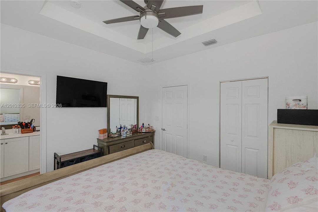 En Venta: $499,000 (3 camas, 3 baños, 1332 Pies cuadrados)