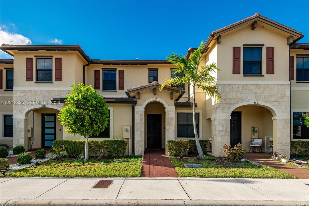 En Venta: $499,000 (3 camas, 3 baños, 1332 Pies cuadrados)