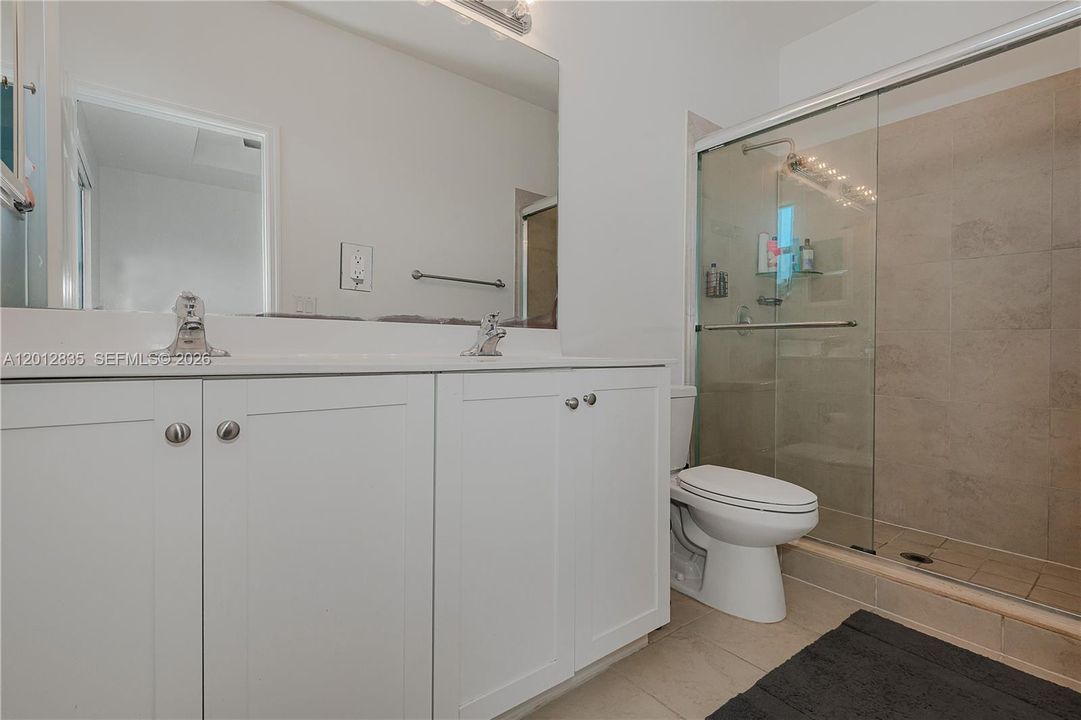 En Venta: $499,000 (3 camas, 3 baños, 1332 Pies cuadrados)