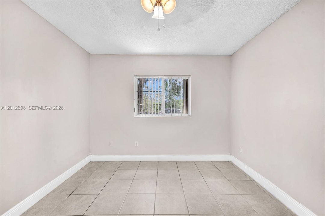 For Sale: $177,500 (1 beds, 1 baths, 659 Square Feet)