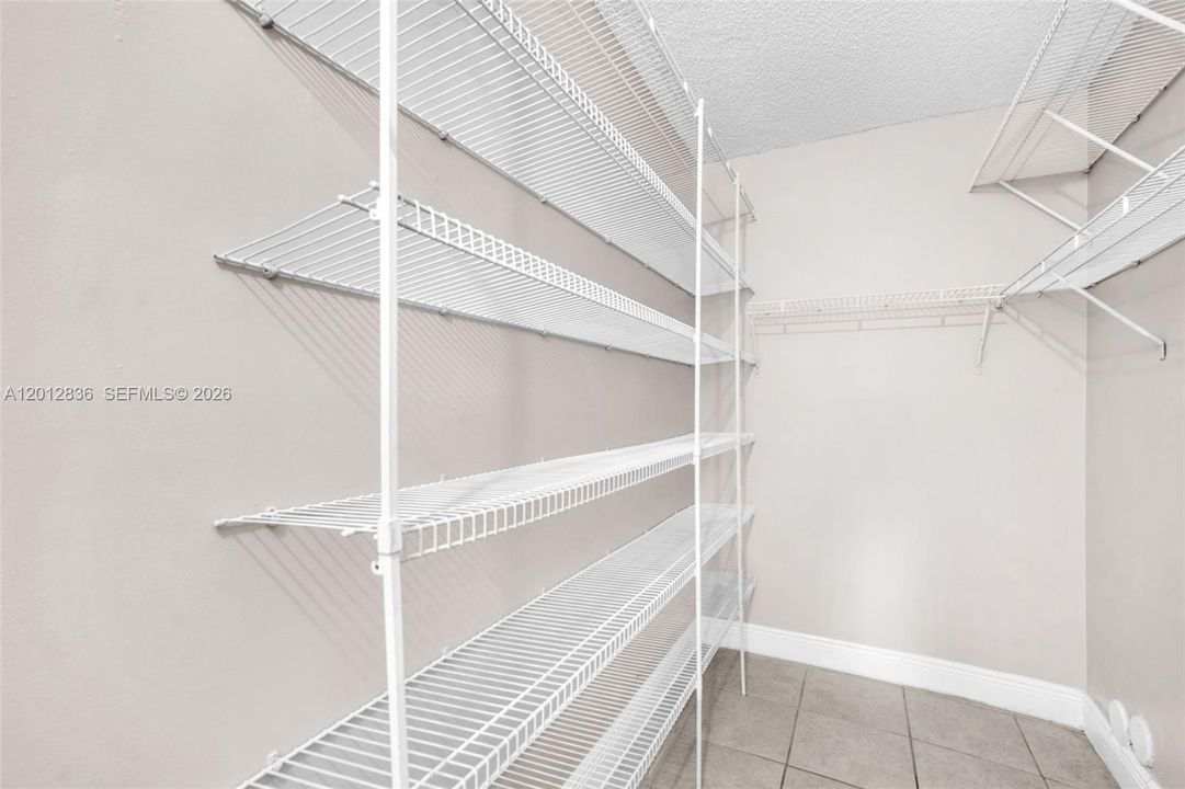For Sale: $177,500 (1 beds, 1 baths, 659 Square Feet)