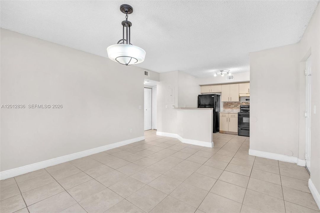 For Sale: $177,500 (1 beds, 1 baths, 659 Square Feet)