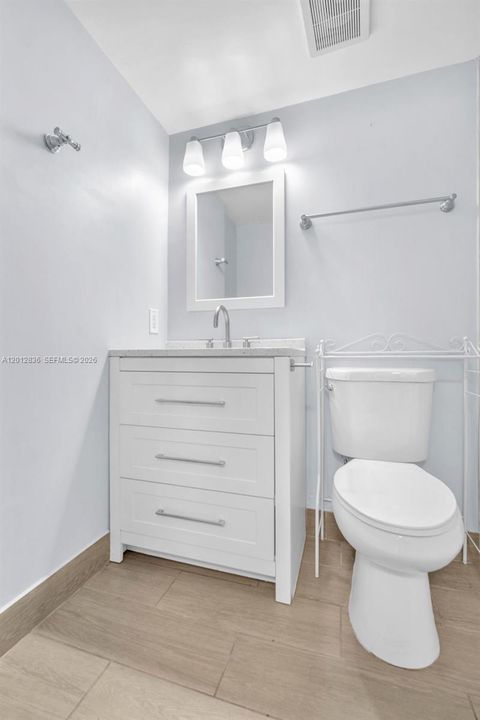 For Sale: $177,500 (1 beds, 1 baths, 659 Square Feet)