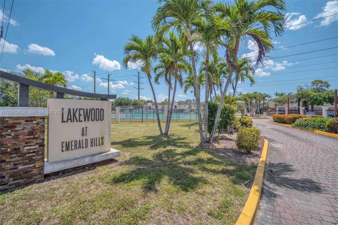 For Sale: $177,500 (1 beds, 1 baths, 659 Square Feet)