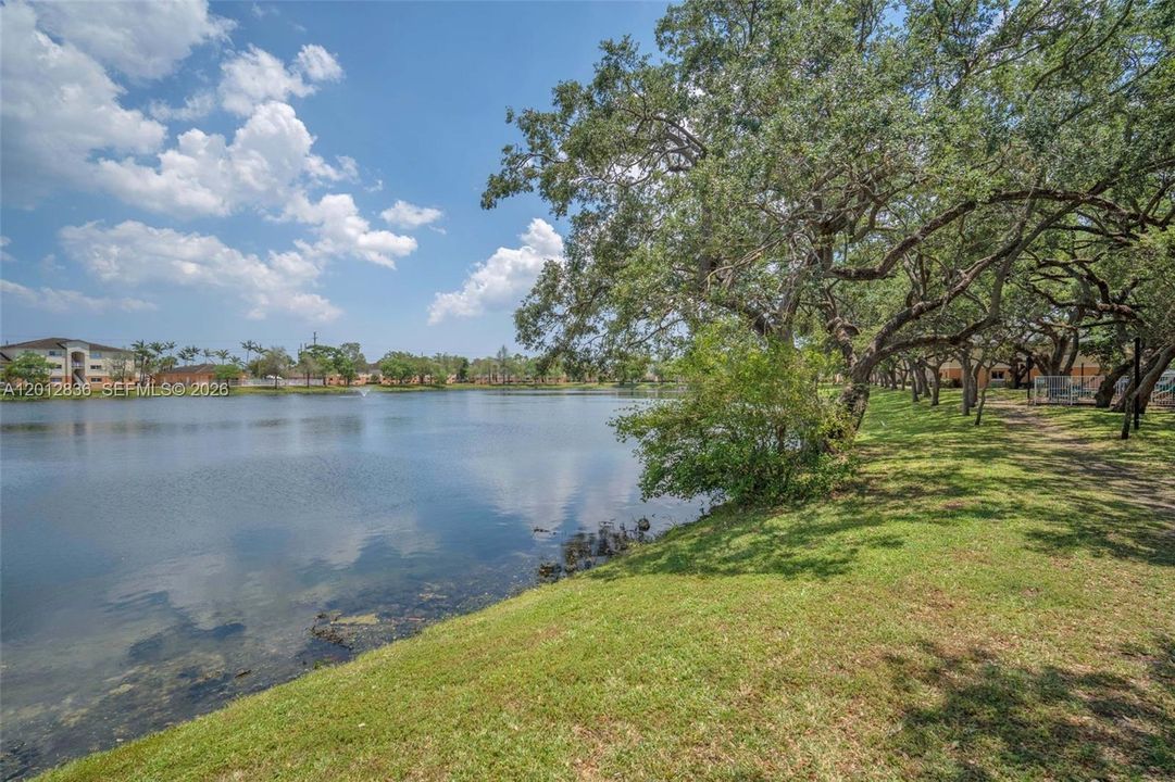 For Sale: $177,500 (1 beds, 1 baths, 659 Square Feet)