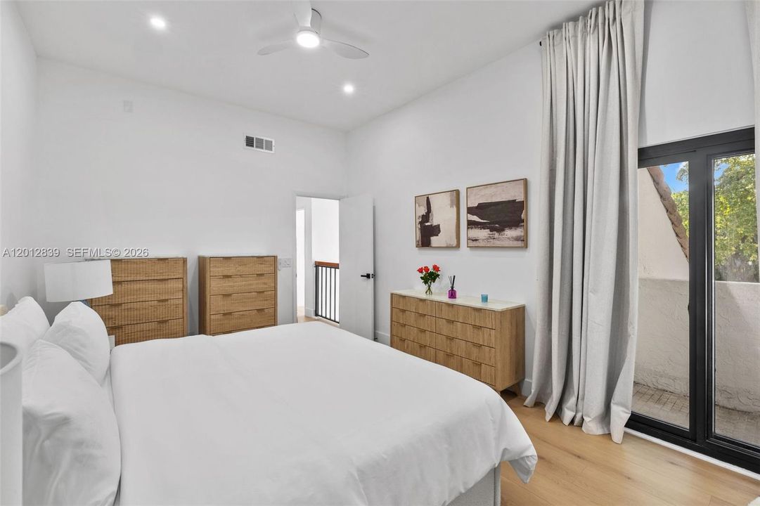 En Venta: $699,000 (3 camas, 2 baños, 1495 Pies cuadrados)