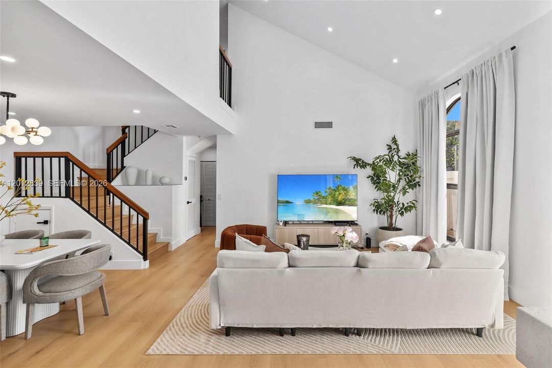 En Venta: $699,000 (3 camas, 2 baños, 1495 Pies cuadrados)