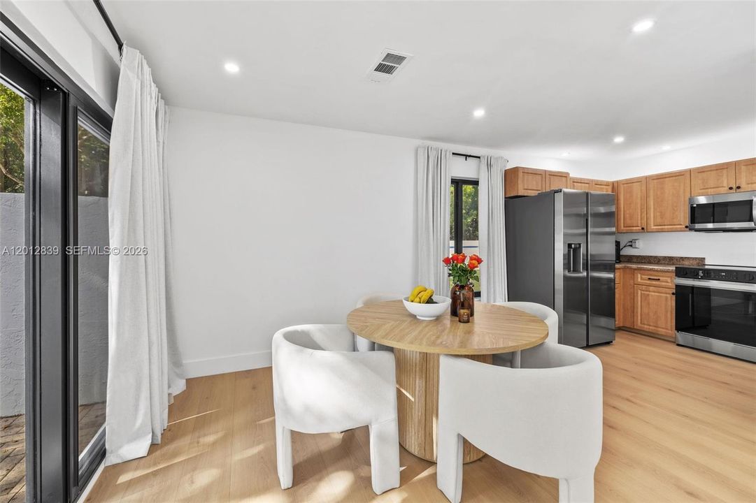 En Venta: $699,000 (3 camas, 2 baños, 1495 Pies cuadrados)