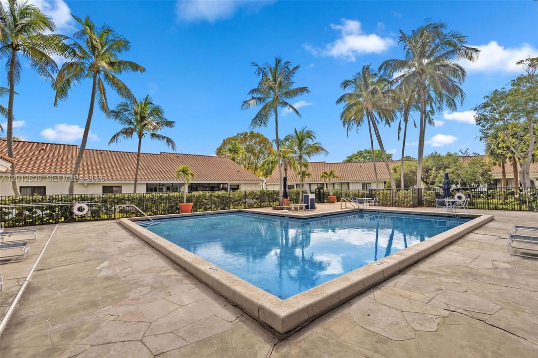 En Venta: $699,000 (3 camas, 2 baños, 1495 Pies cuadrados)