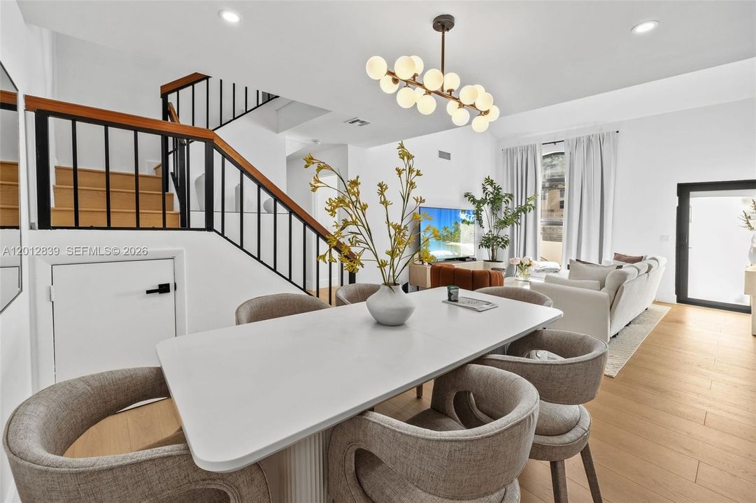 En Venta: $699,000 (3 camas, 2 baños, 1495 Pies cuadrados)