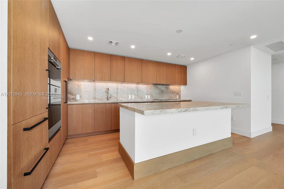 For Sale: $2,995,000 (2 beds, 2 baths, 1701 Square Feet)