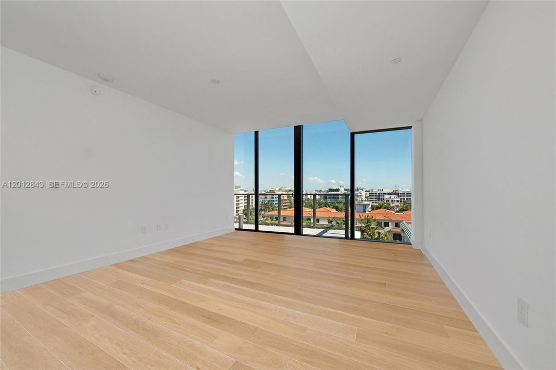 For Sale: $2,995,000 (2 beds, 2 baths, 1701 Square Feet)