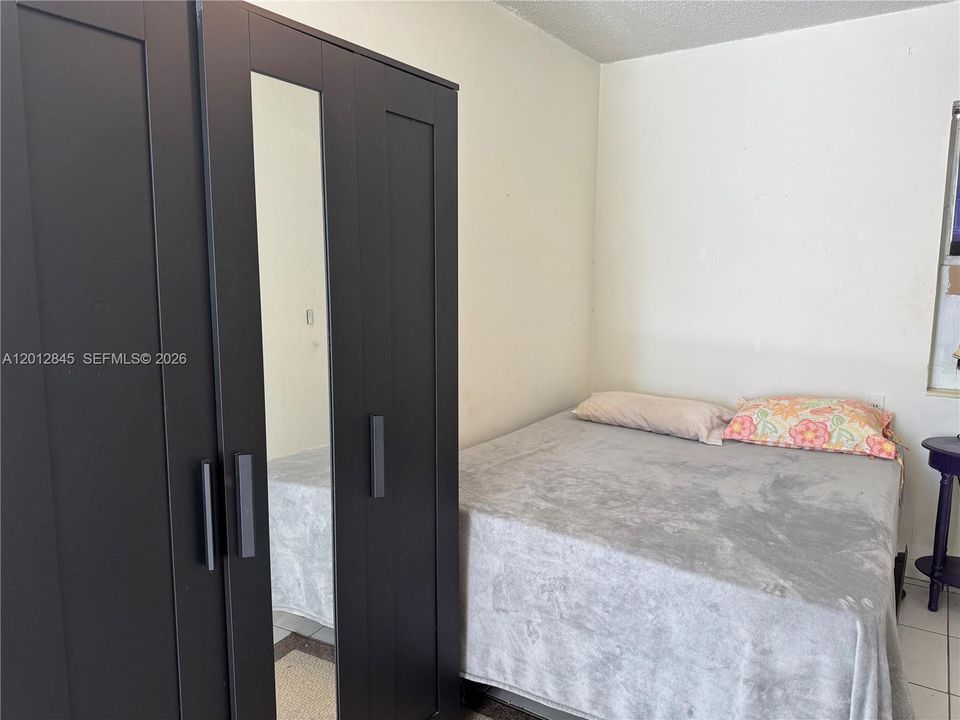 For Rent: $1,050 (0 beds, 1 baths, 0 Square Feet)