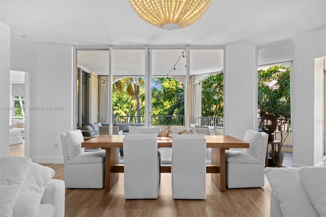 Activo con contrato: $15,500 (3 camas, 3 baños, 2470 Pies cuadrados)