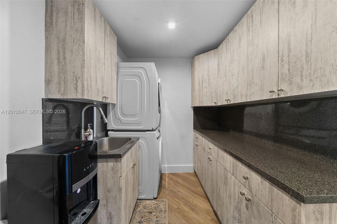 Activo con contrato: $15,500 (3 camas, 3 baños, 2470 Pies cuadrados)