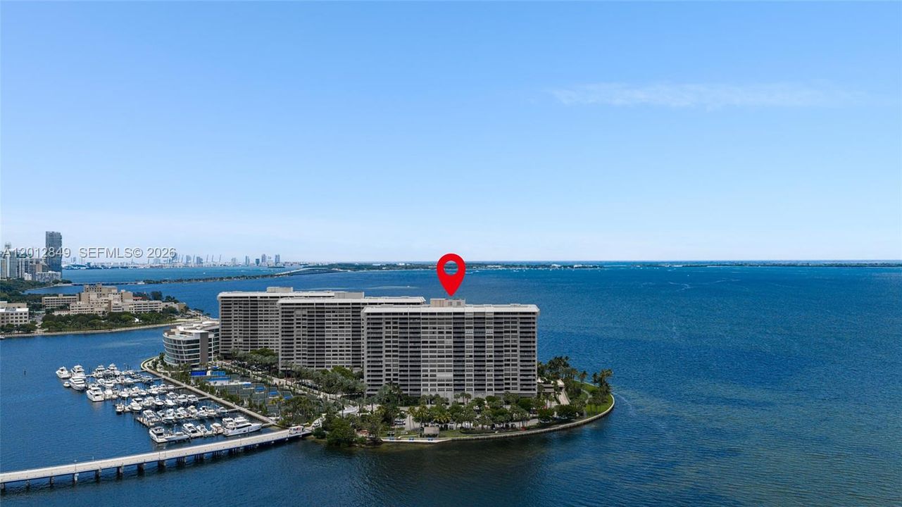 Под контрактом: $3,499,000 (3 спален, 2 ванн, 2614 Квадратных фут)