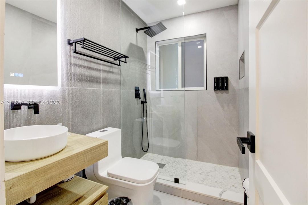 В аренду: $5,800 (3 спален, 2 ванн, 1500 Квадратных фут)