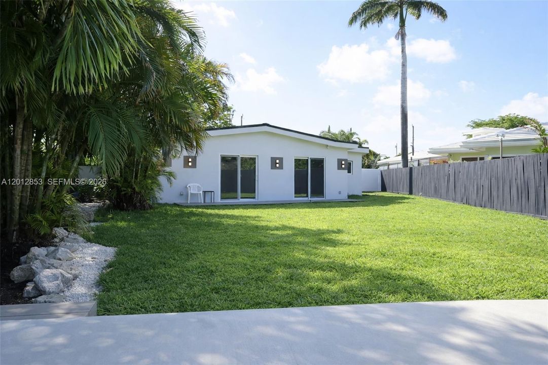 For Rent: $7,850 (3 beds, 3 baths, 1823 Square Feet)