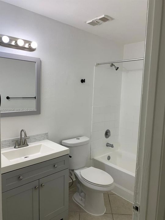 Activo con contrato: $129,900 (2 camas, 1 baños, 708 Pies cuadrados)