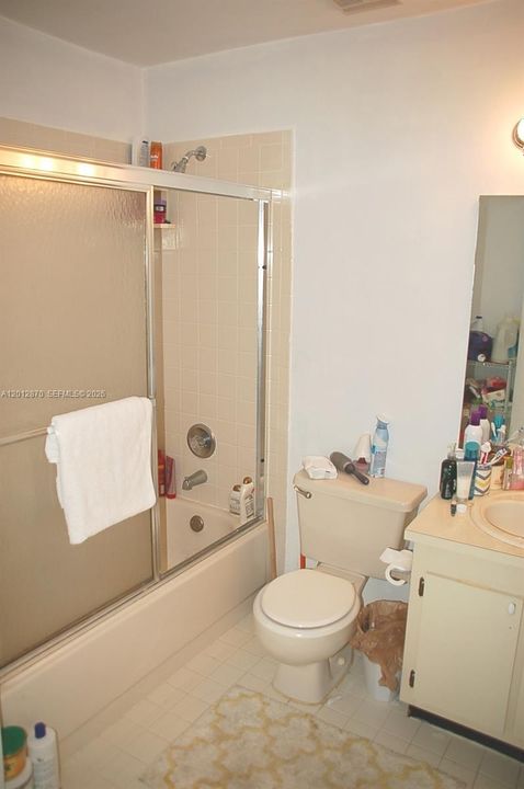 Activo con contrato: $1,700 (2 camas, 2 baños, 760 Pies cuadrados)