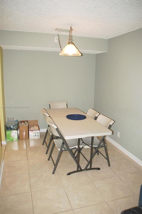 Activo con contrato: $1,700 (2 camas, 2 baños, 760 Pies cuadrados)