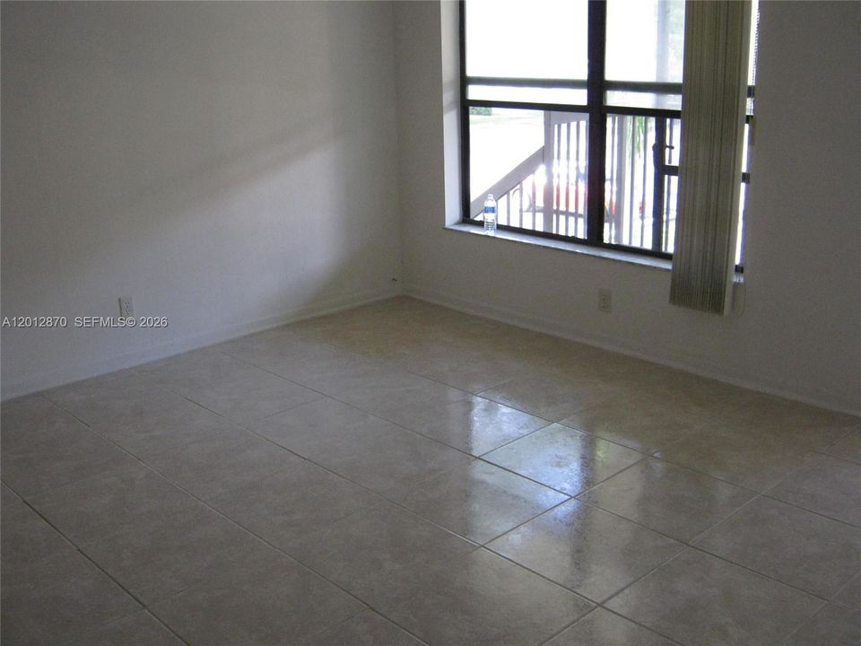 Activo con contrato: $1,700 (2 camas, 2 baños, 760 Pies cuadrados)