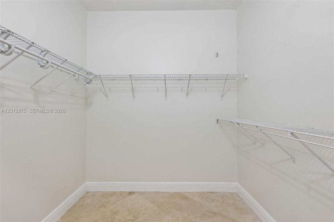 Под контрактом: $889,000 (4 спален, 2 ванн, 2255 Квадратных фут)