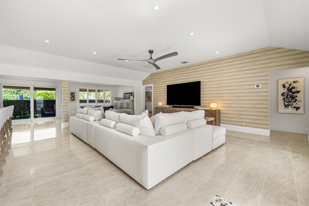 008-11609NorthLakeDrive-BoyntonBeach-FL-