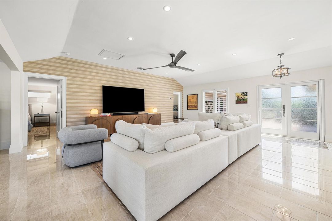 011-11609NorthLakeDrive-BoyntonBeach-FL-