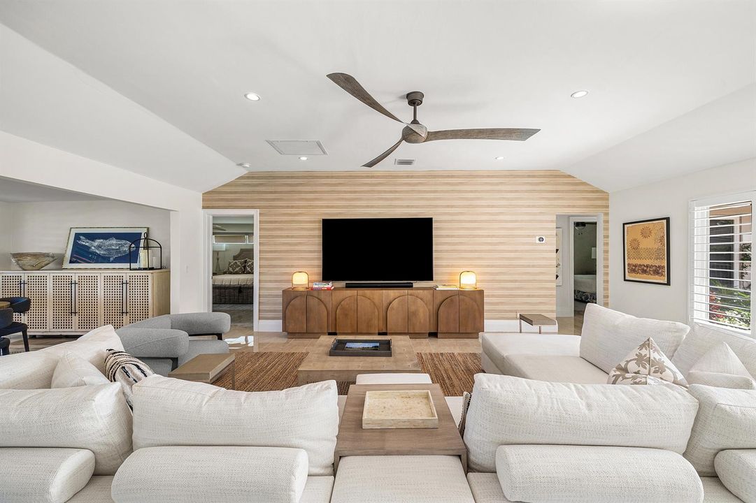 012-11609NorthLakeDrive-BoyntonBeach-FL-